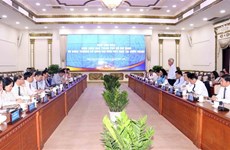 HCM City's leader works with heads of representative agencies abroad