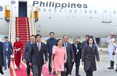 Philippine President arrives in Hanoi for state visit
