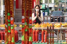Thailand: Worshippers urged to shift to electric incense to reduce pollution