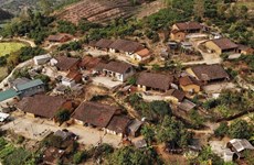 Nung ethnic hamlet attracts tourists with traditional rammed earth houses