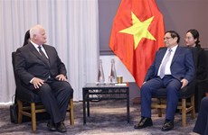 Vietnamese PM receives executives of Australian enterprises