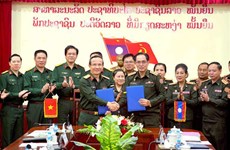 Lao leader values cooperation of Vietnamese, Lao military hospitals
