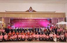 Vietnamese language, culture camp held in Thailand