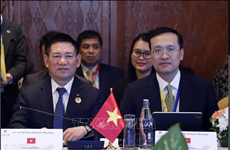 Vietnam joins ASEAN meetings with financial, monetary partners