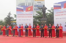 Russian province presents Lenin’s statue to Nghe An