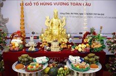Overseas Vietnamese in Laos, France commemorate Hung Kings