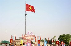 Quang Tri flag hoisting ceremony marks national reunification day