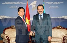 PM Nguyen Tan Dung works with Kazakh counterpart 