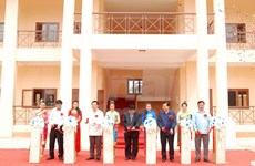 Vietnam helps build Vietnamese-teaching centre in Laos 