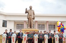 Vietnam helps Laos in human resource training 