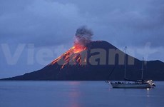 Indonesia: Raung, Gamalama volcanoes erupt 