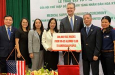 Vietnam Red Cross Society presents medical supplies to US people