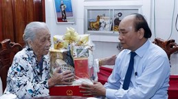 State leader presents Tet gifts to disadvantaged families in An Giang