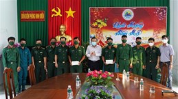 Top legislator’s gifts delivered to policy beneficiaries, soldiers in Tay Ninh
