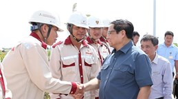 PM visits key infrastructure projects in Bac Lieu