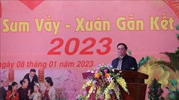 PM conveys New Year wishes to workers in Phu Yen