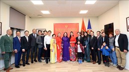 Vice President meets representatives of Vietnamese community in Norway