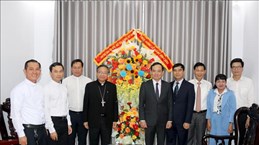Deputy PM extends Christmas greetings in Binh Thuan, Dong Nai provinces