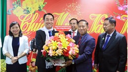 Cambodian delegation pays pre-Tet visit to Vinh Long province