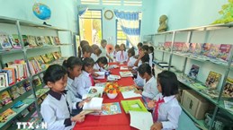 VNA presents nearly 1,000 books to Tuyen Quang students