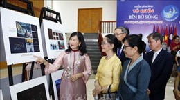 Exhibition on Vietnam seas and islands opens in Laos
