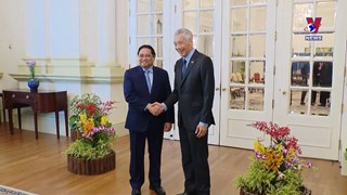 PM holds talks with Singaporean counterpart