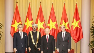Top leader hosts new foreign ambassadors