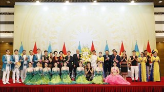 President hosts banquet in honour of Kazakh counterpart