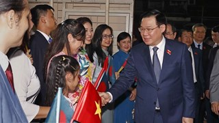 NA Chairman meets with Vietnamese community in Bangladesh