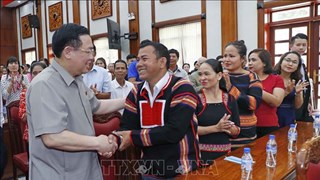 Chief legislator presents Tet gifts to social policy beneficiaries in Gia Lai province