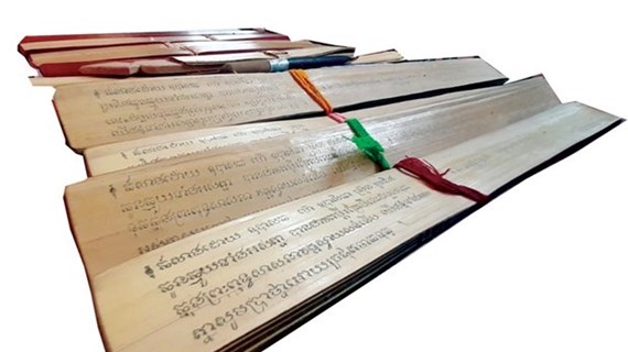 Preserving unique writing on “Buong” leaves of Khmer people
