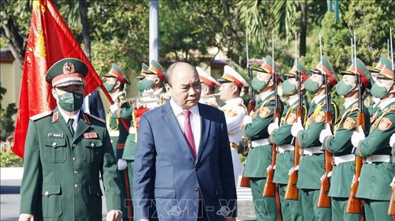 President inspects combat readiness for Tet in Military Region 5  
