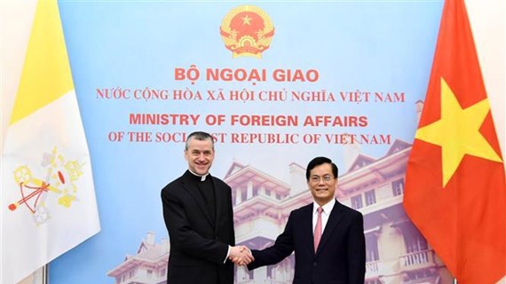 Vietnam, the Holy See work to strengthen relations