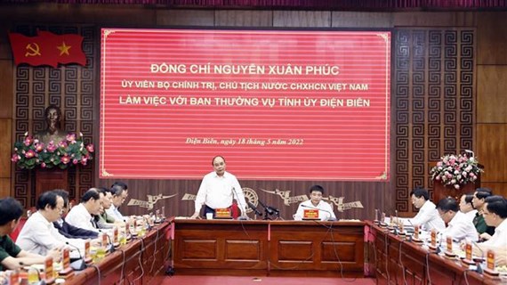 President works with leaders of Dien Bien province