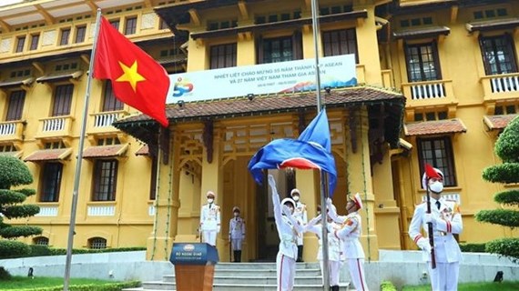 Flag raised in Hanoi to mark ASEAN’s 55th founding anniversary