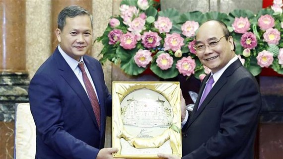President receives Cambodian high-ranking military officer