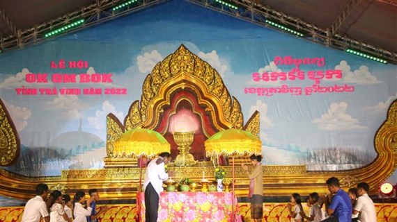 Khmer people in Tra Vinh celebrate Ok Om Bok Festival