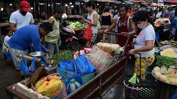 Philippines economy grows 7.6%, beating expectations 