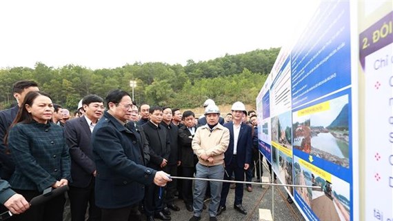 PM examines Mai Son - National Highway 45 project