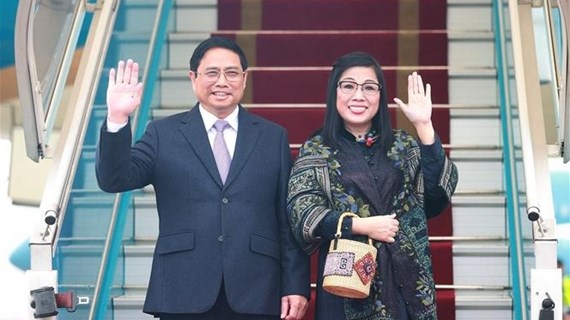 Prime Minister leaves Hanoi for official visits to Singapore, Brunei