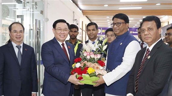 Top legislator arrives in Dhaka, beginning official visit to Bangladesh  