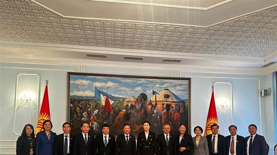 NA Vice Chairman Nguyen Khac Dinh visits Kyrgyzstan