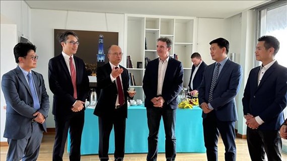Vietnam seeks stronger cooperation with French city in different fields