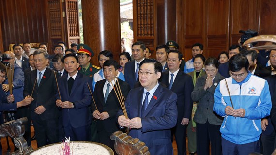 Top legislator commemorates President Ho Chi Minh, war martyrs in Nghe An