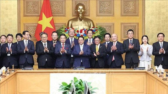 PM Pham Minh Chinh works with Japan Business Federation