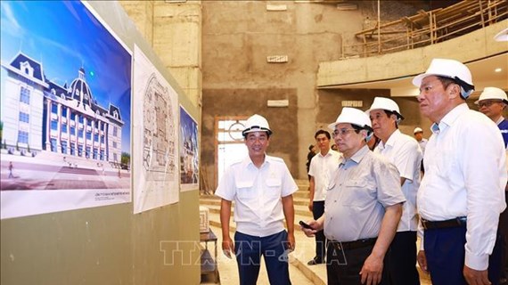 PM visits police command centre, checks cultural centre construction in Phu Tho