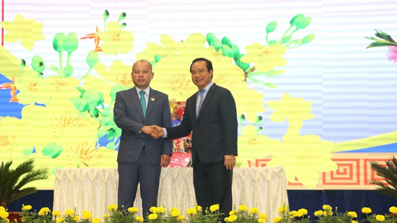 Cambodian delegation pays pre-Tet visit to Long An province