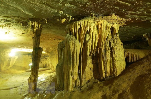 Nguom Ngao Cave - nature's masterpiece in Cao Bang province hinh anh 1