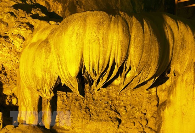 Nguom Ngao Cave - nature's masterpiece in Cao Bang province hinh anh 2