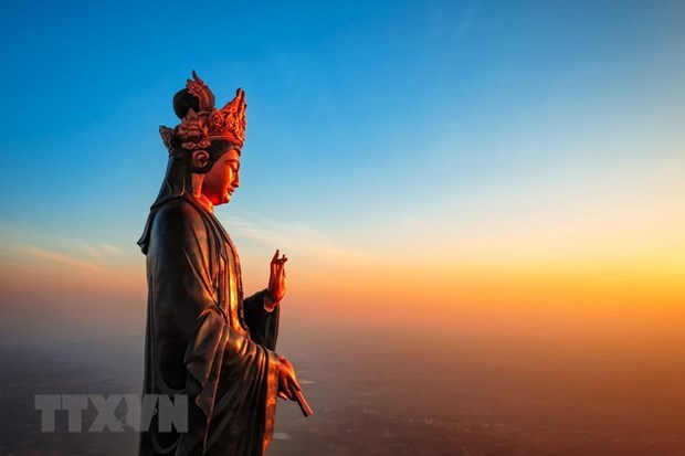Bodhisattva statue on mountain makes Tay Ninh worth-to-visit destination hinh anh 2